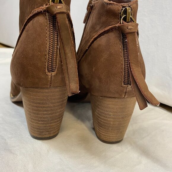 Clarks Structured brown suede Western bootie, Size 9, like new, comfortable - Picture 2 of 5
